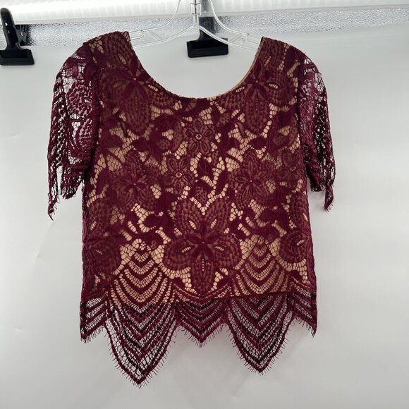 Express Women's Lace Overlay Short Sleeve Scalloped Hem Top Wine/Nude XS New - Picture 6 of 9